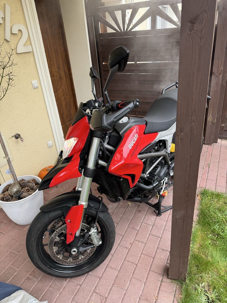 Ducati Hyperstada 821