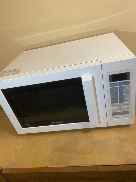 Мікрохвильова піч з конвекцією Samsung CE103VR