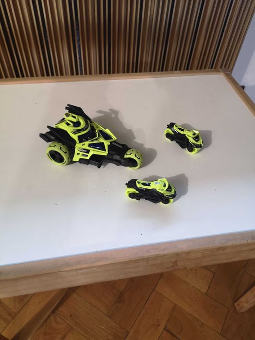 zestaw wyścigowy, samochód, dwa motocykle