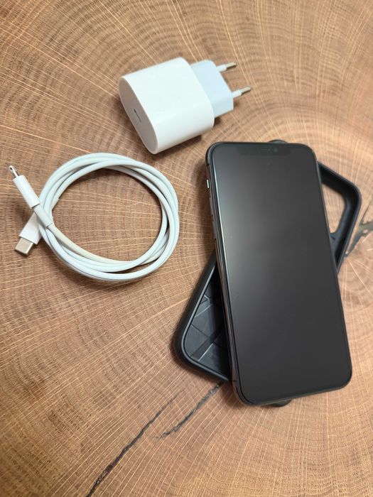 iPhone 11 Pro 64 GB w kolorze czarnym, bateria 86% + etui