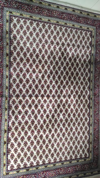 Tapete vermelho sala ou quarto