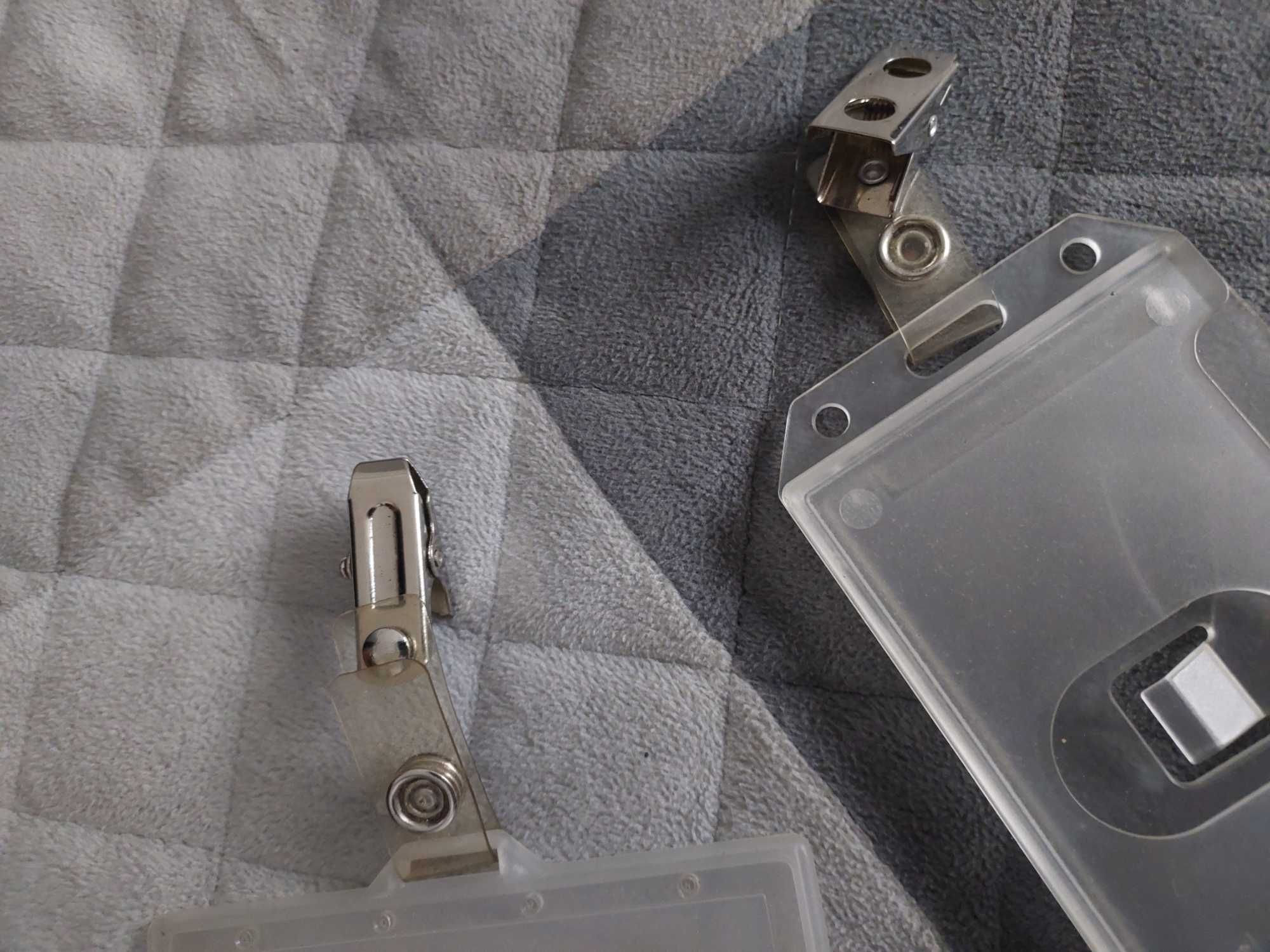Etui plastikowe na identyfikator z klamerką 2 sztuki