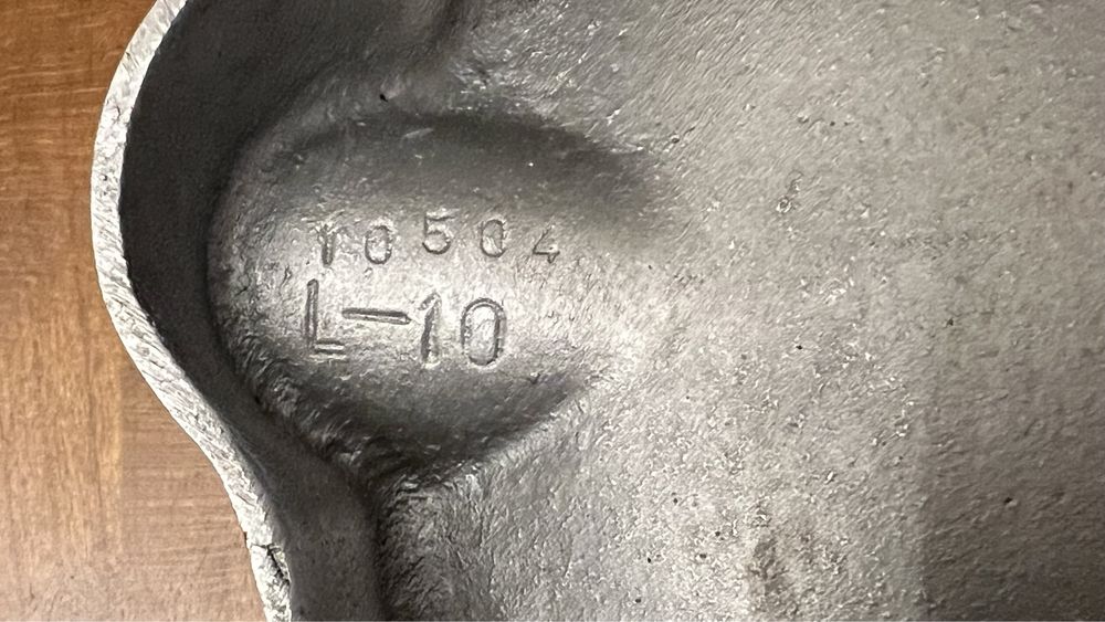 Cinzeiro antigo em alumínio da marca ALBA