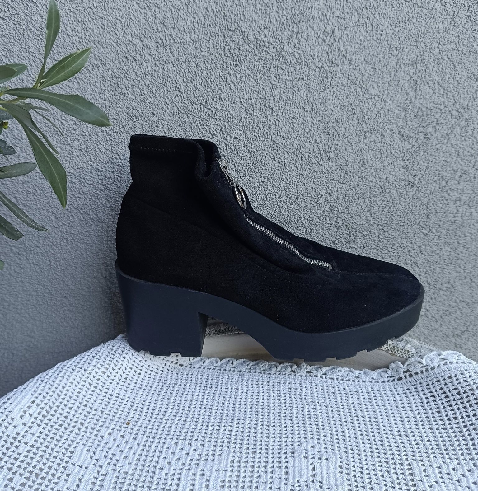 Reserved czarne botki 41 42 (27,2 cm) grunge punk platforma eko zamsz
