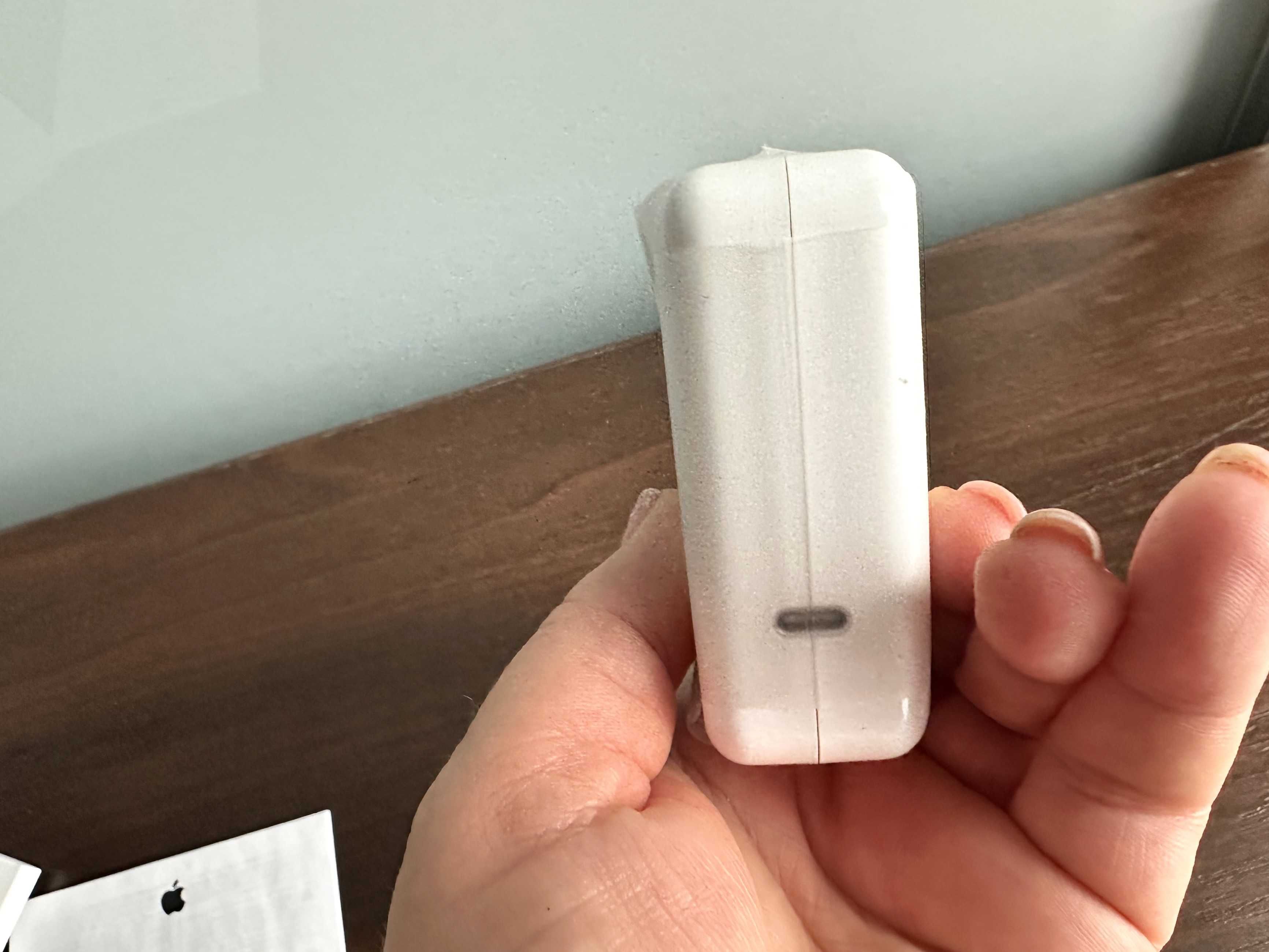 Адаптер живлення 61W USB-C Power Adapter. A 1718
