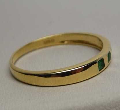 Pierścionek naturalne kwadratowe szmaragdy srebro złocone R.19.