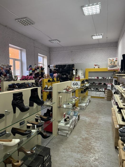 Здається в оренду фасадне торгове приміщення, вул. Вокзальна — 140 м²