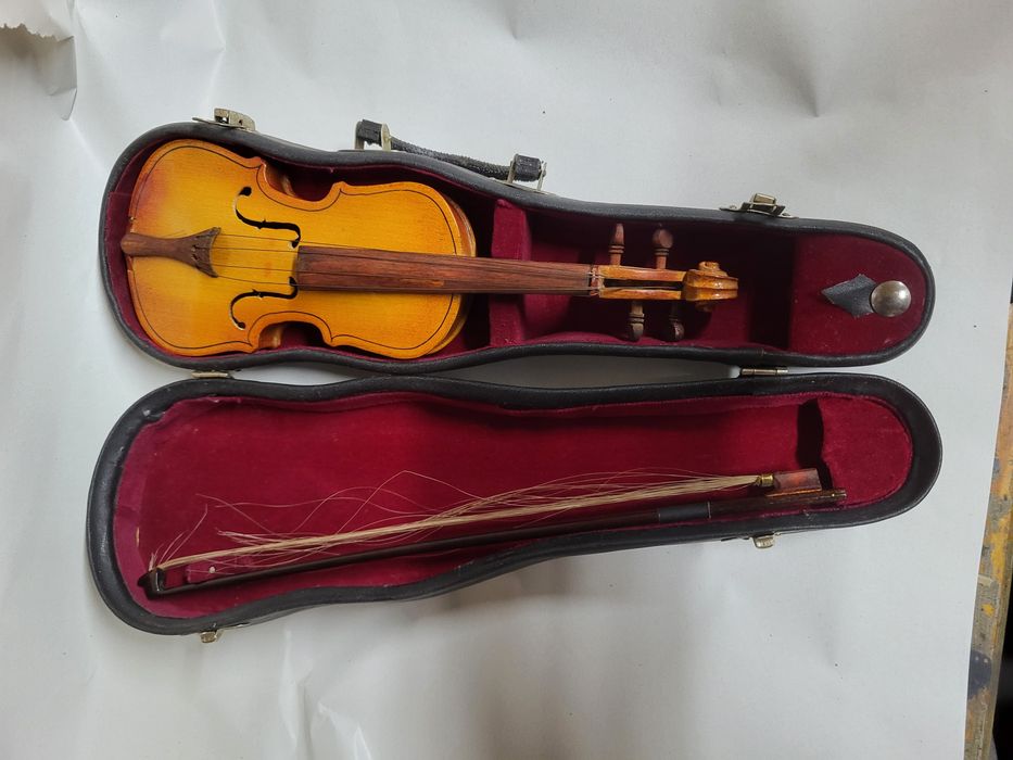 Stare miniaturowe skrzypce