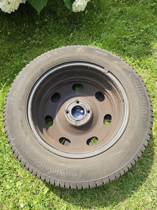 4x Opony zimowe Continental 205/60 r16 96h 4x108 z felgami i kołpakam
