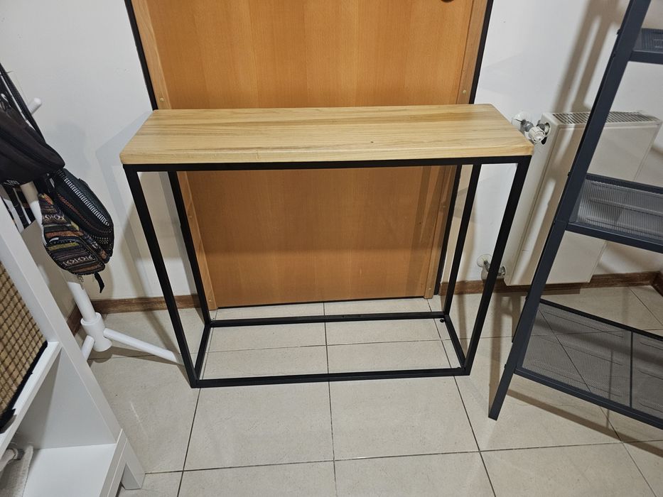 Estante entrada em bom estado