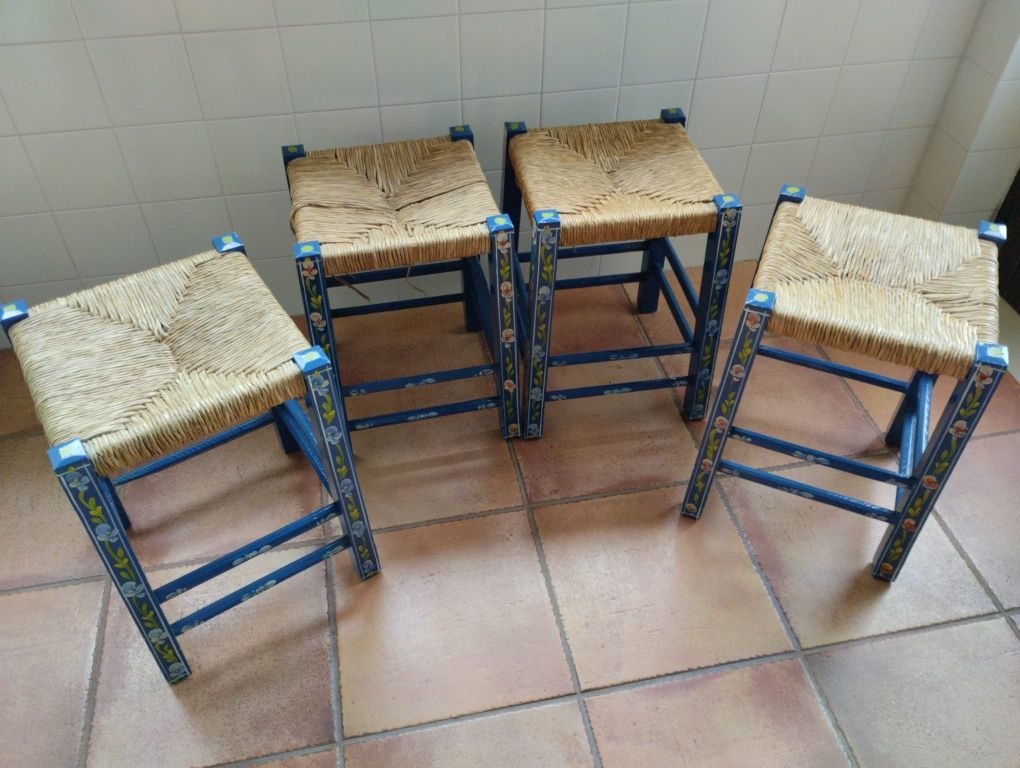 Mesa de Cozinha e Bancos