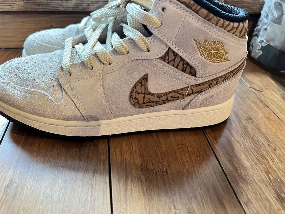 Nike Air Jordan 1 Mid SE brązowy 36,5