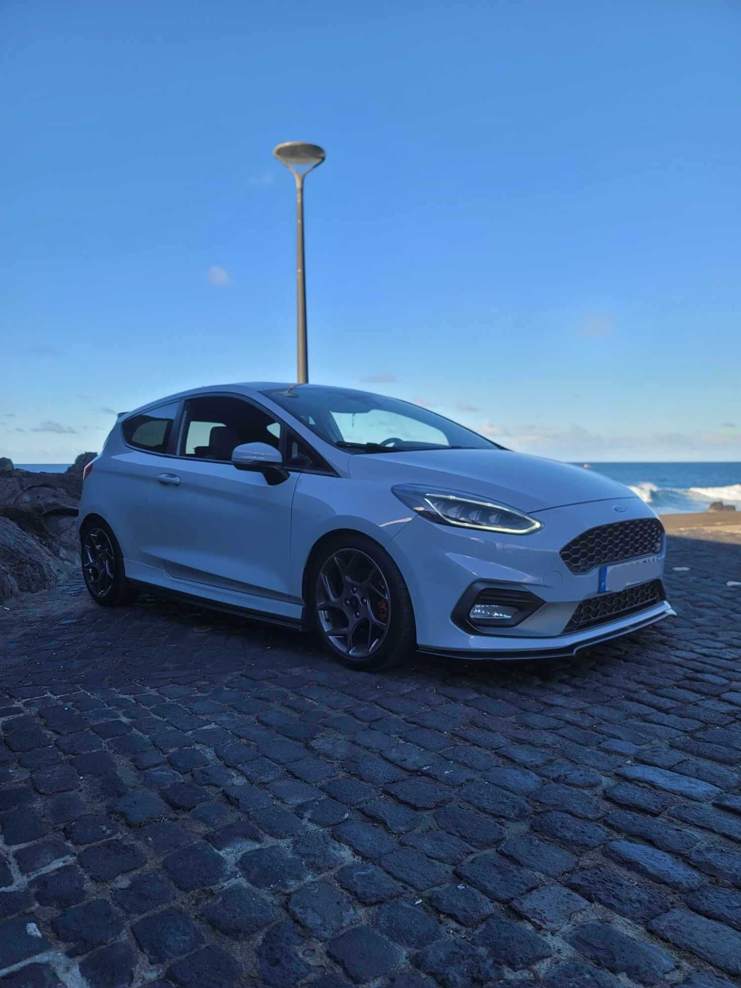 Ford Fiesta ST-200 cavalos