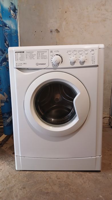 Продам б/у  пральну машинку Indesit стан ідеальний 5500 гр