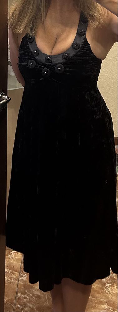 Брендова  чорна нарядна сукня нова