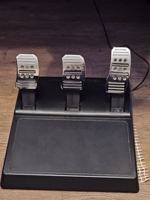 Kierownica thrumaster t300 alcantara