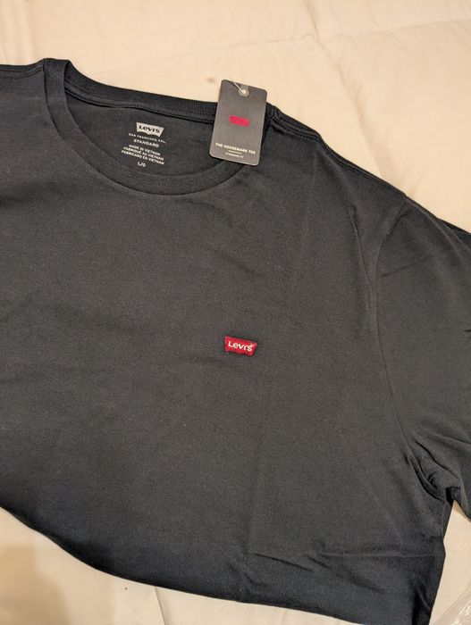 T-shirt Levi's TAM L preta