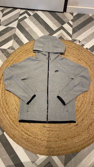 Nike Tech Fleece Cinzento