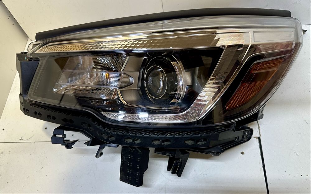 Фара левая Subaru Forester USA 2019-2021 USA