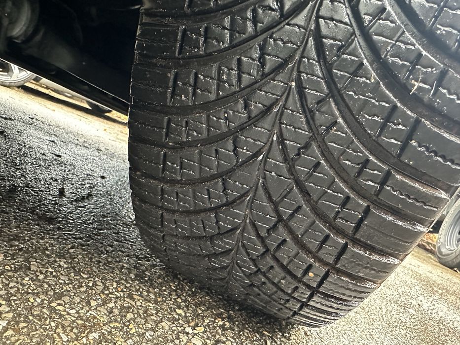 Goodyear vector 4 Seasons Cargo 225/55r17