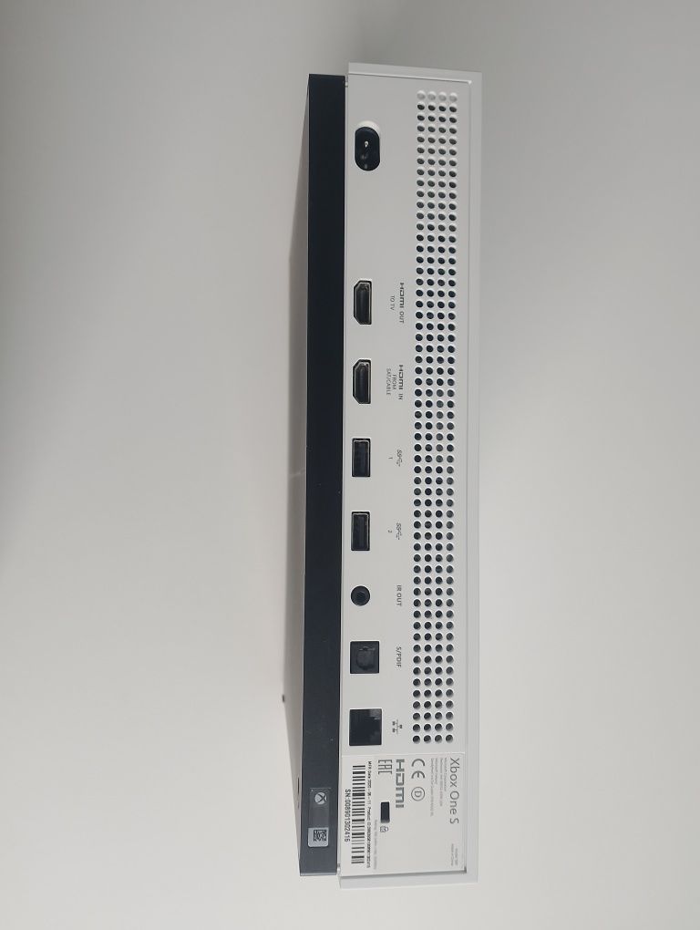 Xbox One S 1TB + pad + 9 gier, Stan idealny