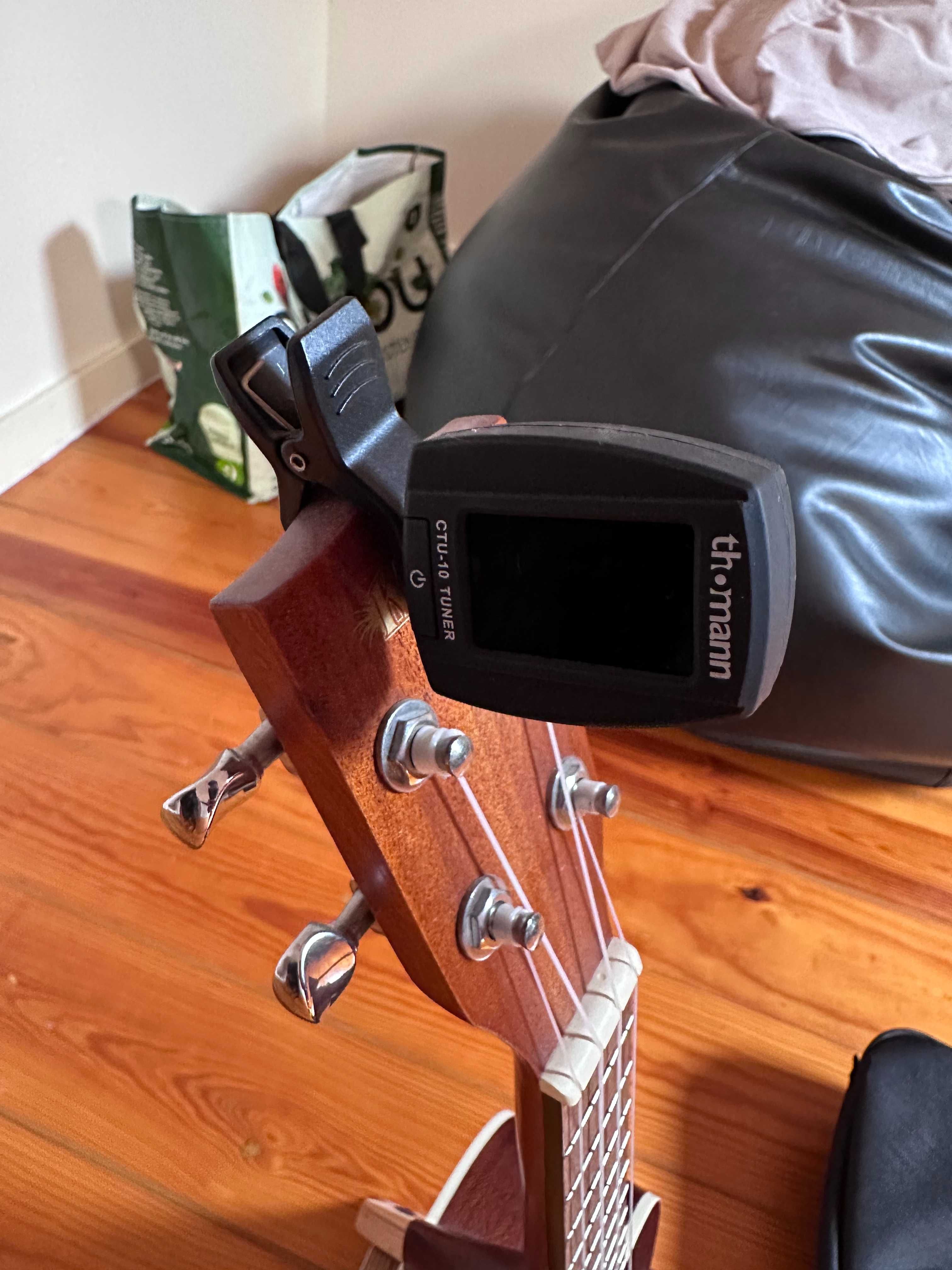 Conjunto Ukulele Kala KA-C Mahogany Concert + Stand + Afinador - NOVO
