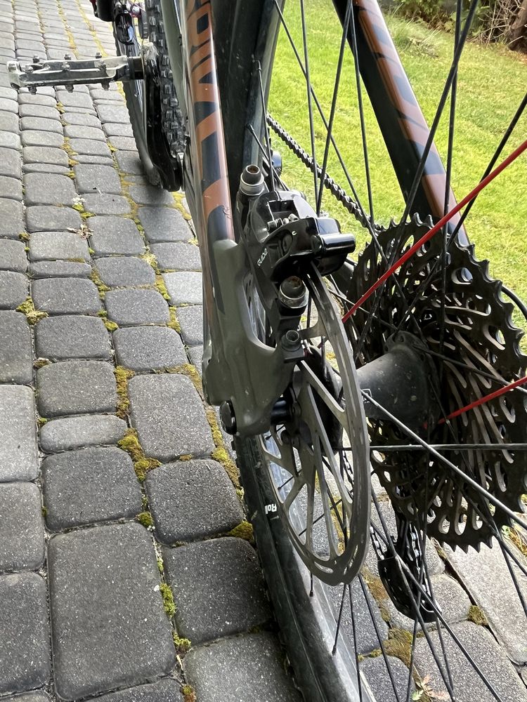 Rower MTB NS Bikes Snabb 130 plus 1, zawieszenie FOX