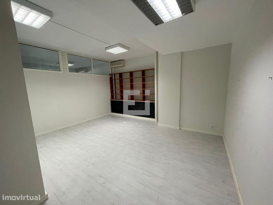 2 escritórios para arrendamento em Frente ao metro da Câmara de Gaia