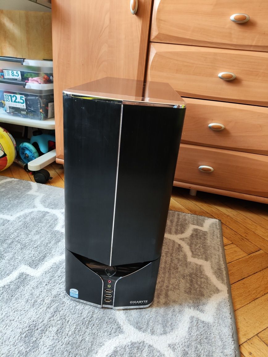 Komputer GIGABYTE GA-EP31-DS3L + Intel E5200+500GB+GT9600+Poseidon 310
