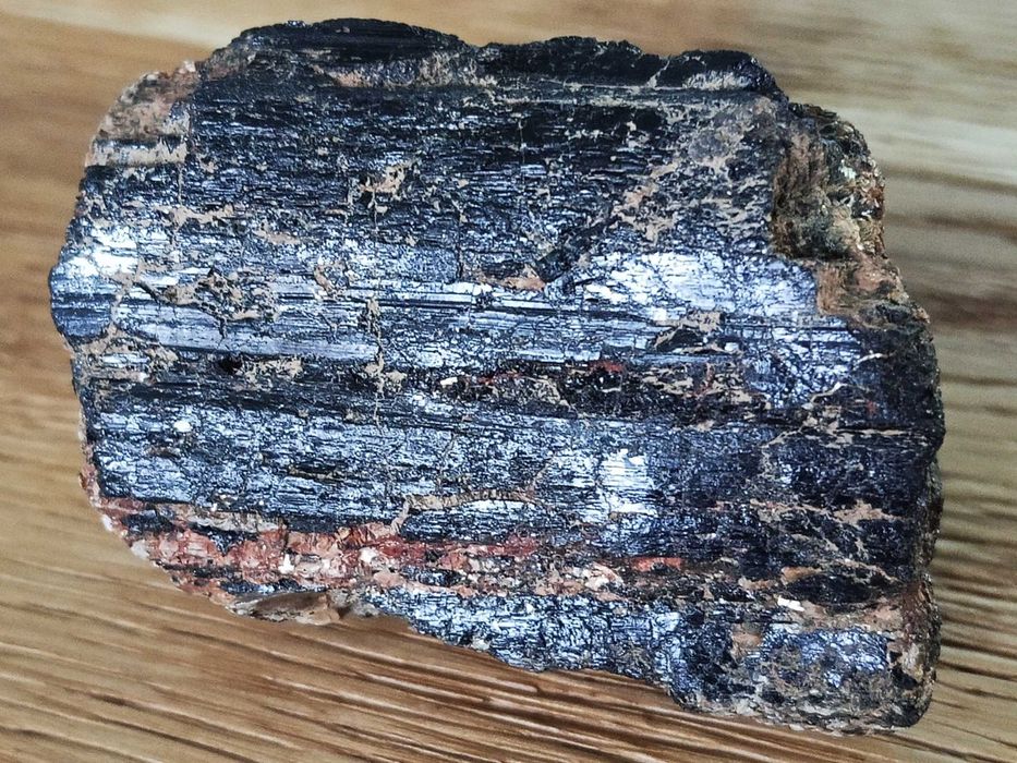 Turmalin z muskowitem z Pakistanu (Black Friday)