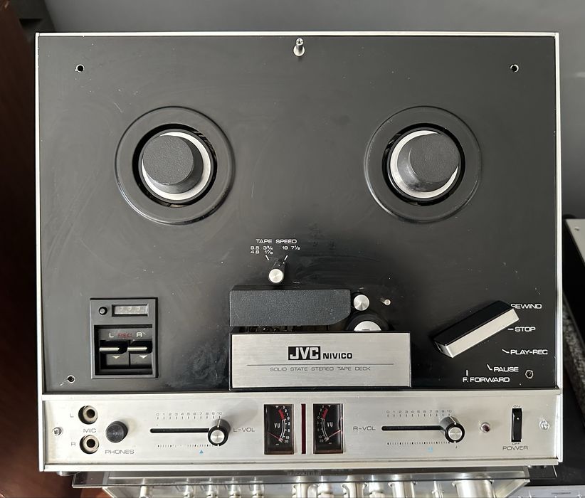 JVC (NIVCO) Model TD-694U 3-SPEED Solide State Stereo Tape Deck