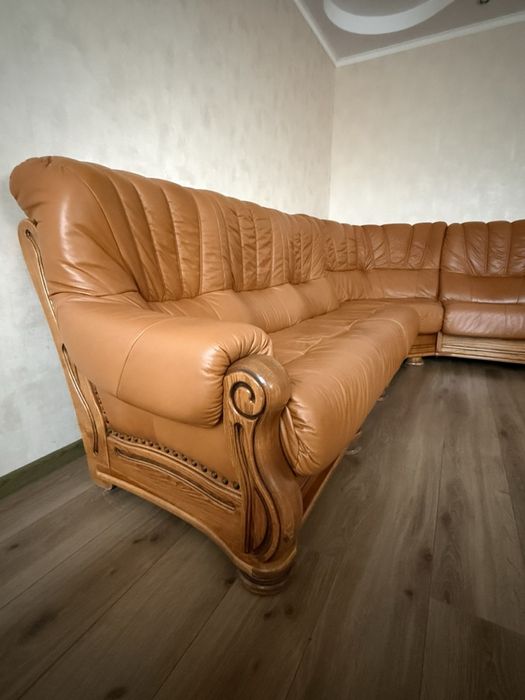 Продам кожаный диван