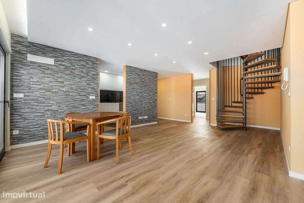 Apartamento T3 novo na Praia de Apulia