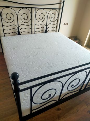 Sprzedam łóżko z materacem 180x200