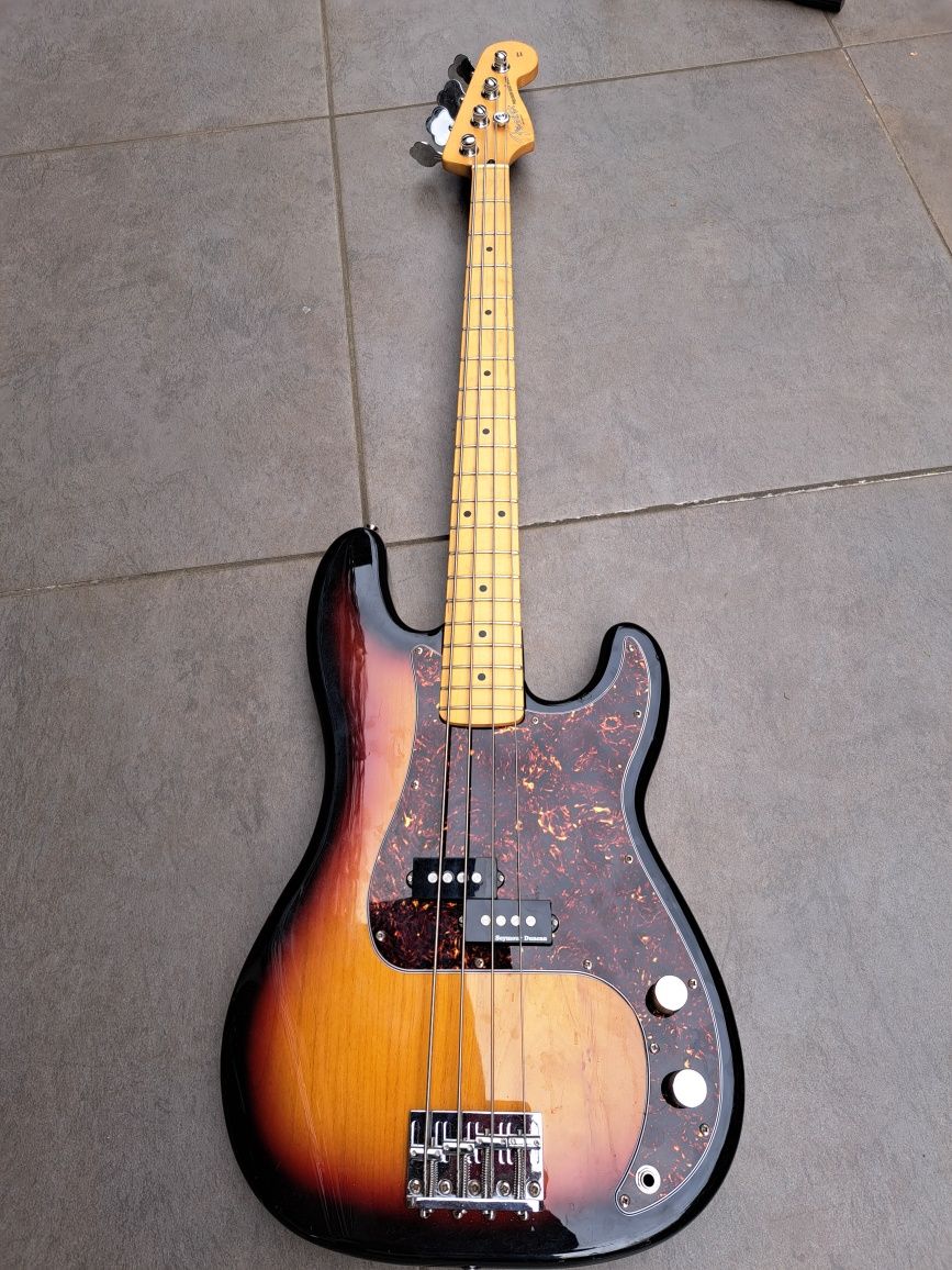 Gitara  basowa Fender Precyzion.