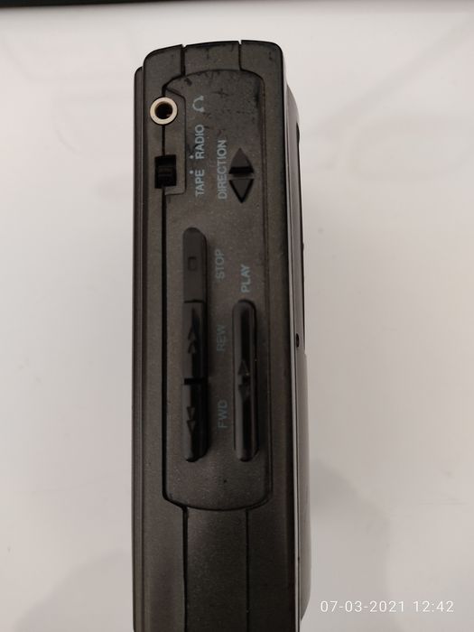 Walkman Mitachi com rádio e cassete autoreverse