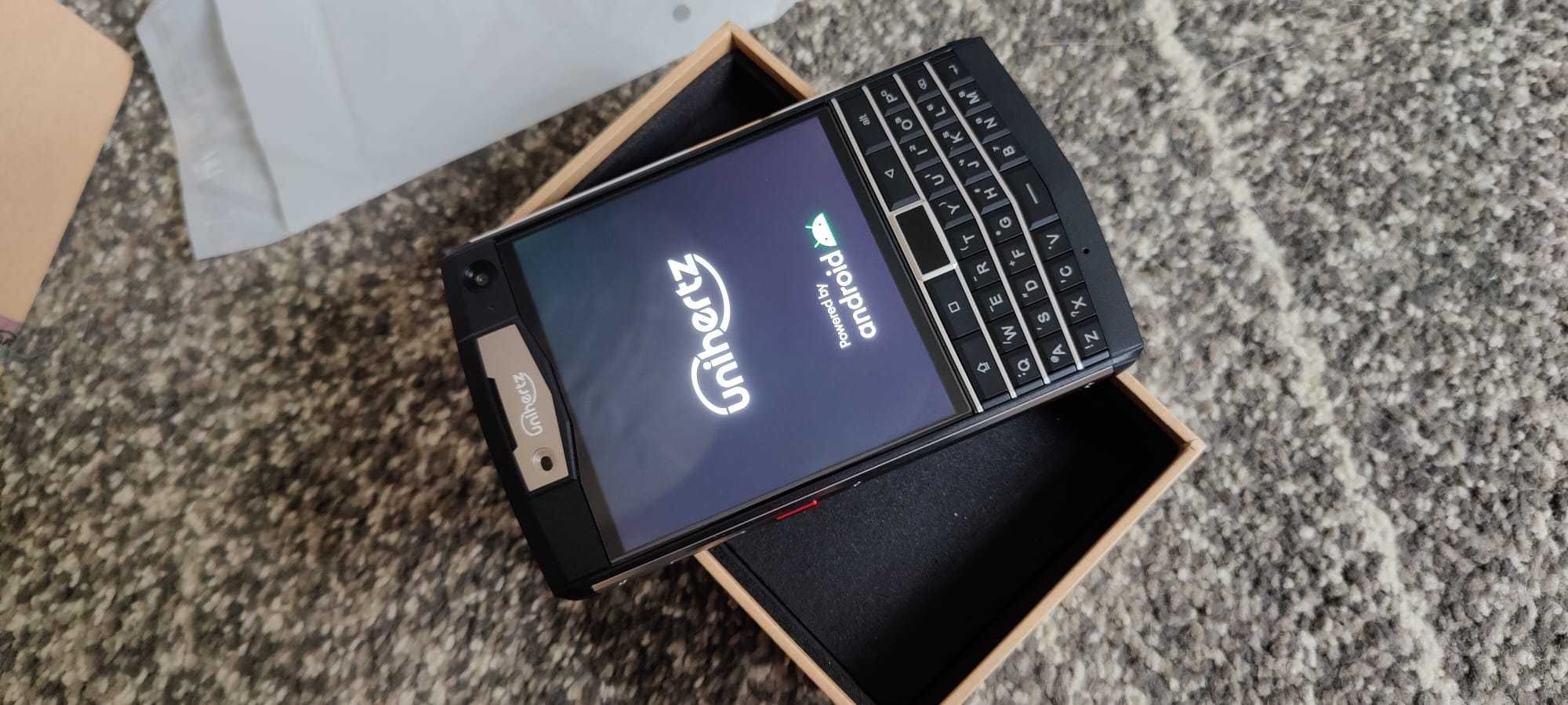 Unihertz Titan 6 GB + 128 GB, czarny z fizyczną klawiaturą
