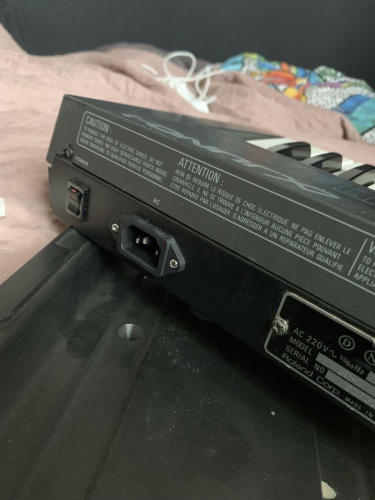 Syntezator Roland Alpha Juno 1 z oryginalnym kejsem