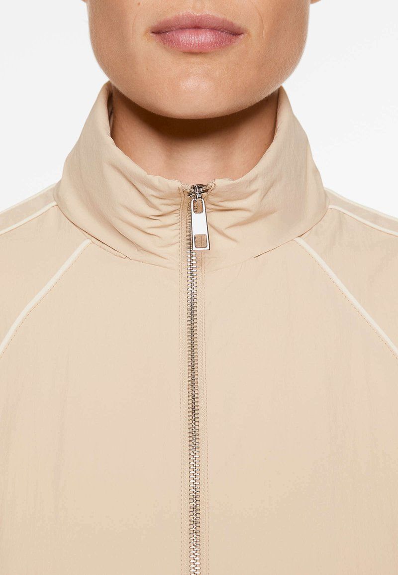 Kurtka oversize z tkaniny hydrofobowej Oysho