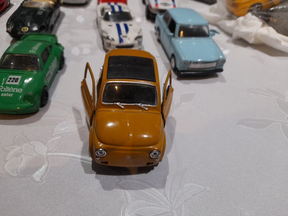 Zestaw resoraków autek 1:43