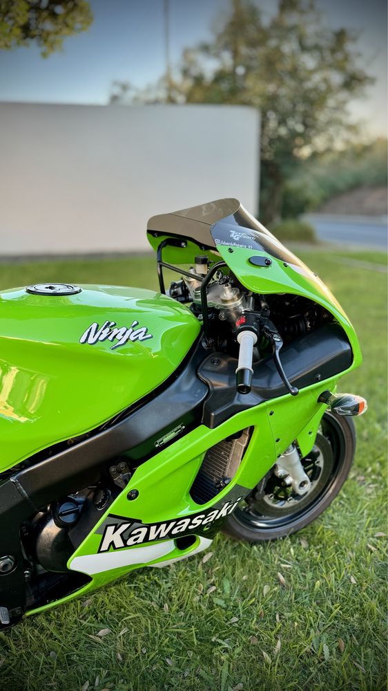 Kawasaki ninja zx7 r