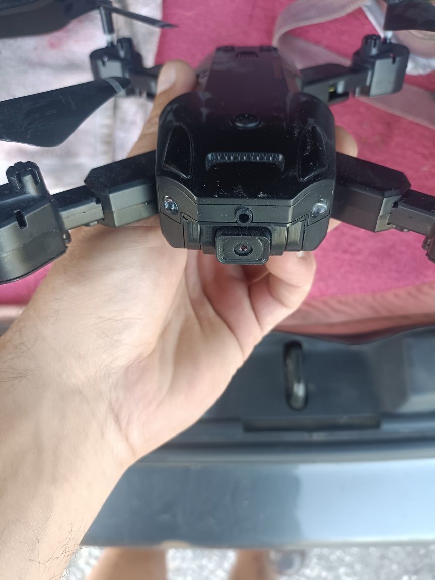 Dron z temu dla nauki lataniem