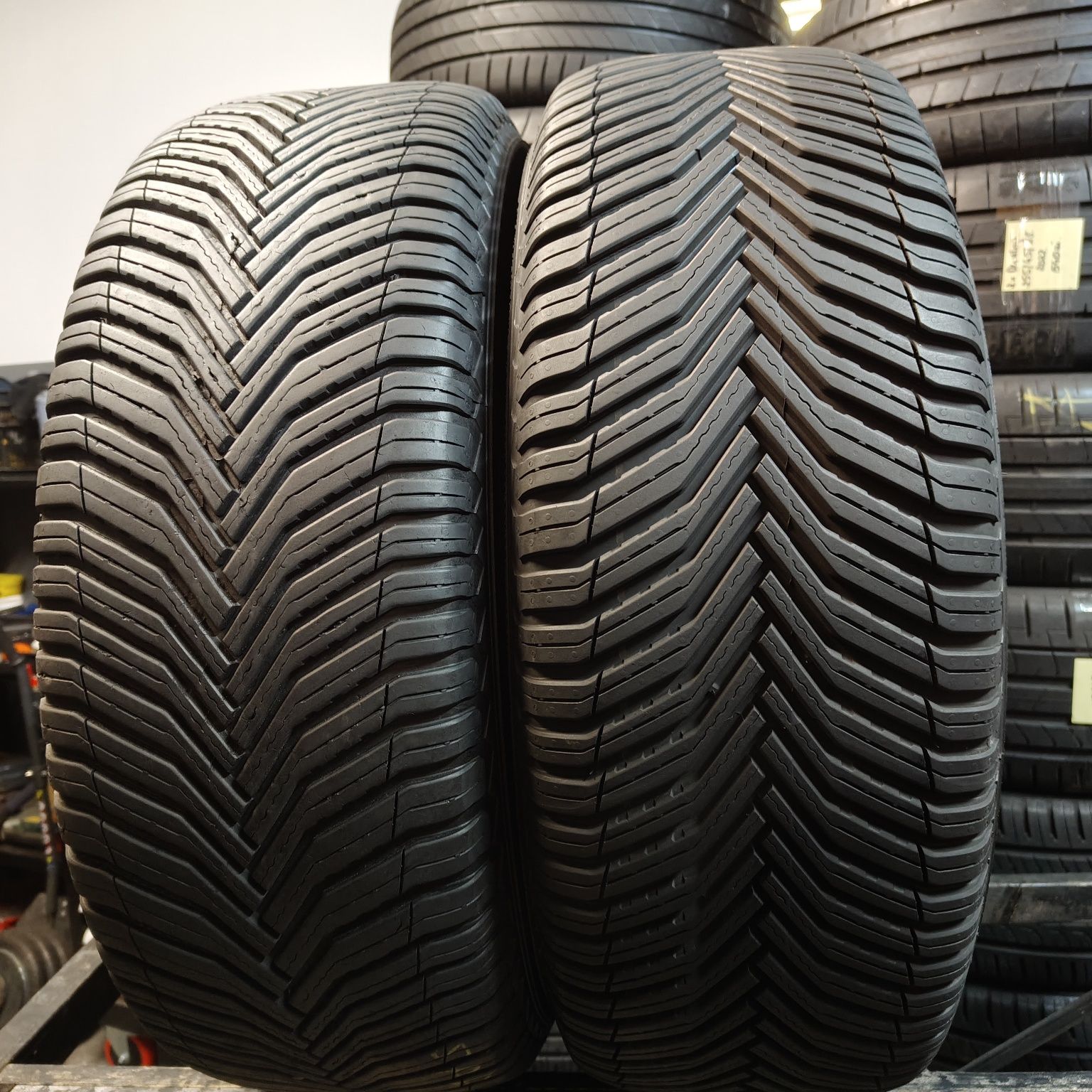 255/65/18 Sprzedam parę opon całorocznych Michelin