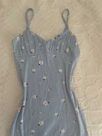 vestido Bershka azul com flores