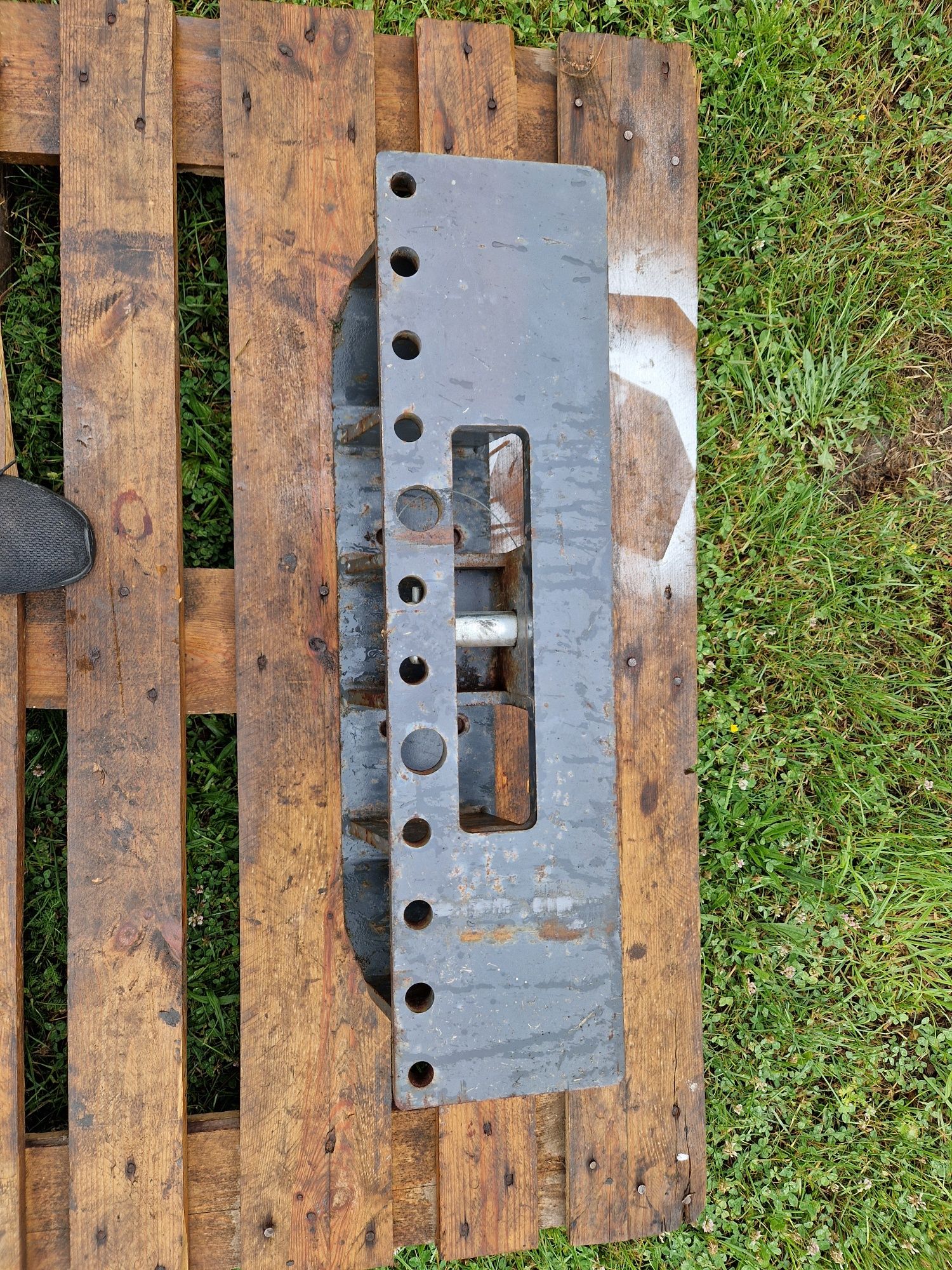 Zaczep przedni case