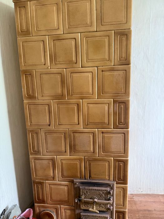 Piec kaflowy vintage z PRL, loft, rekonstrukcja antyk eksponat