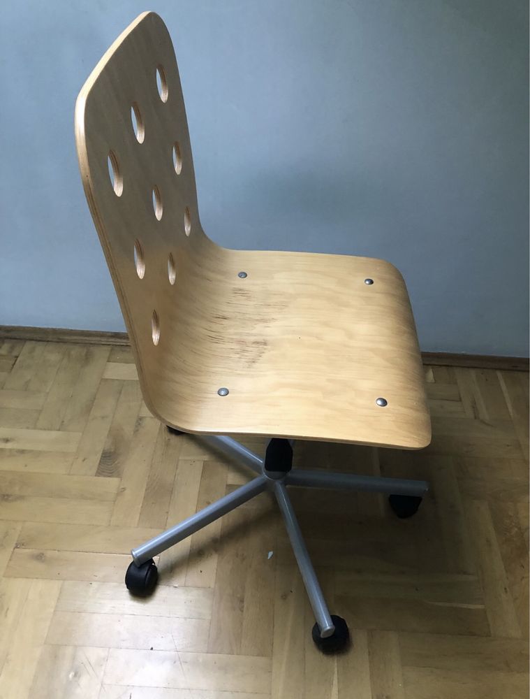 Krzeslo obrotowe Ikea do biurka - w kolorze drewna,