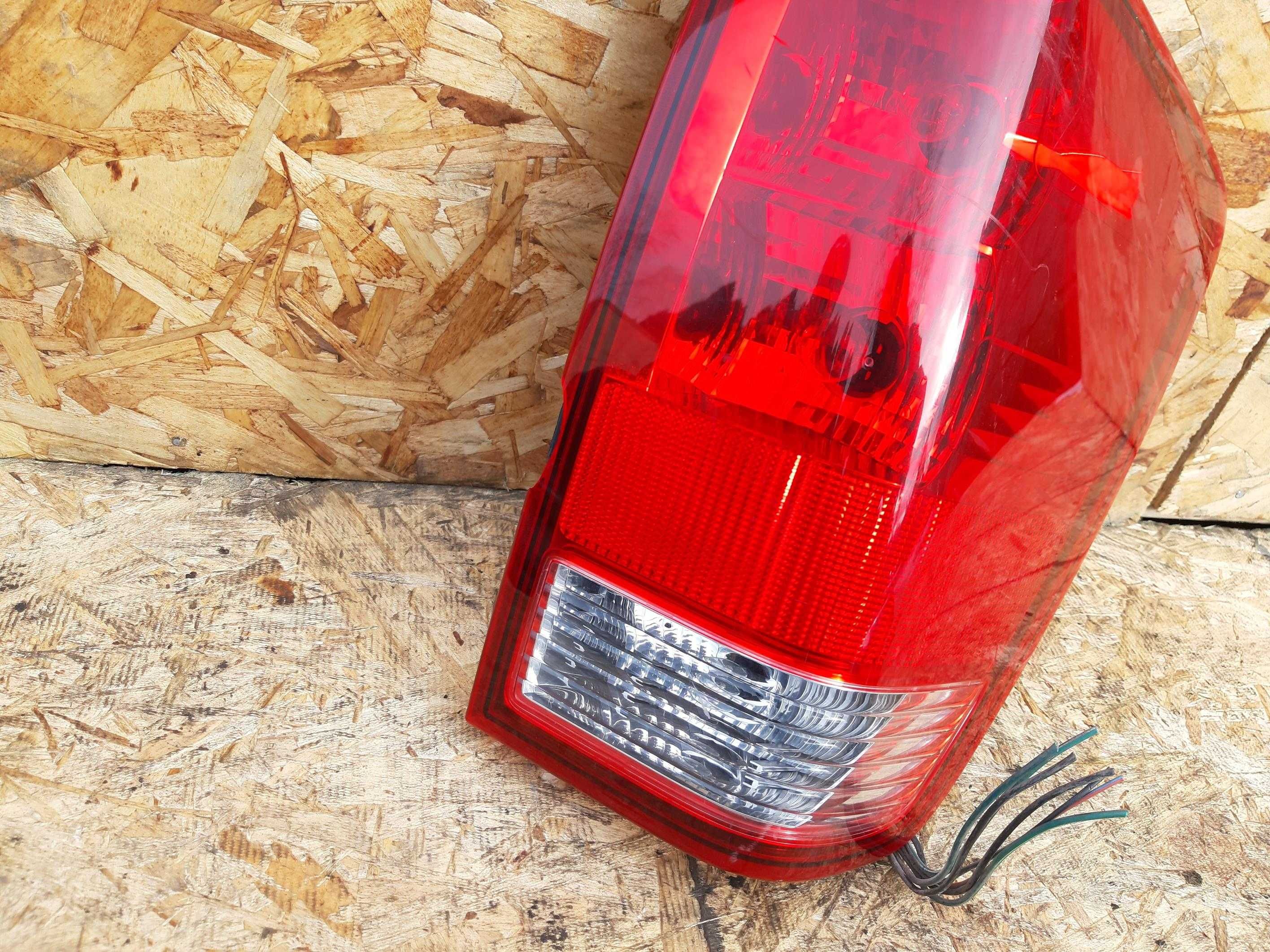 Lampa tylna NISSAN TITAN prawa