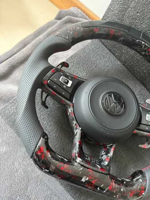 Volante VW Carbono com LED Display | Golf GTI / R (MK5 MK6 MK7 MK8)