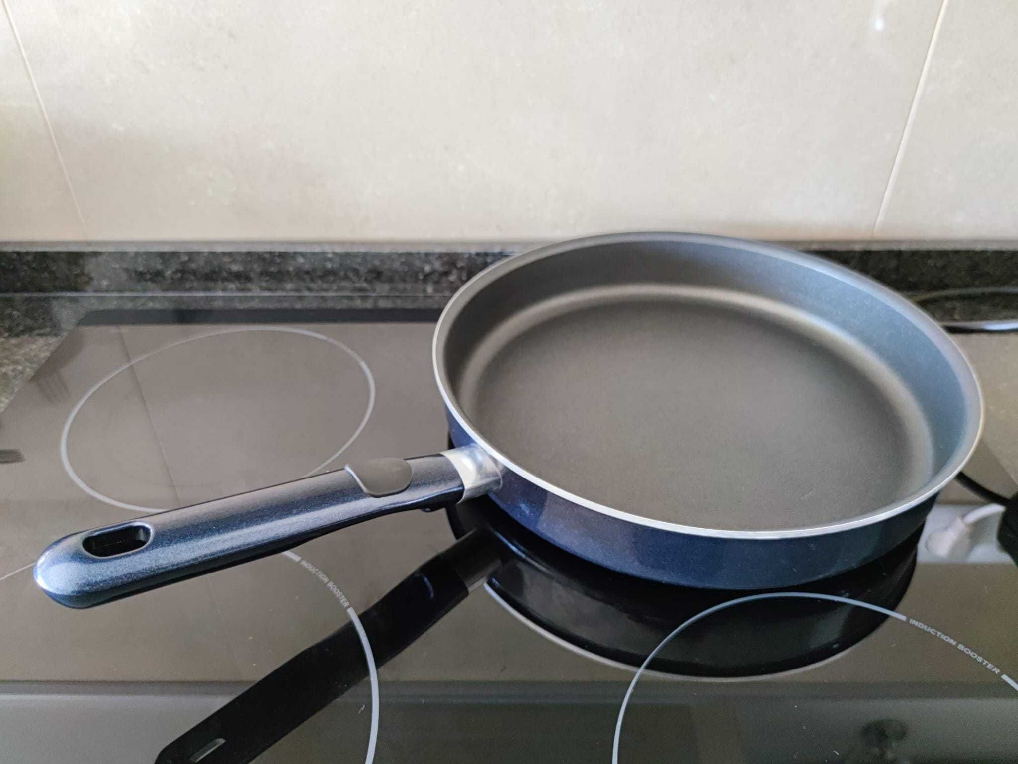 Frigideira Tefal antiaderente com cabo+tampa de vidro (NOVA)